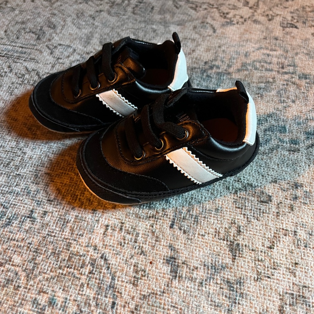 Baby GAP sneaker 12-18months